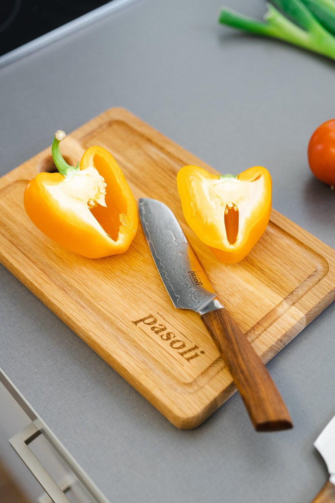pasoli Set "Katto" - Damast Santoku 13cm inkl. Schneidebrett aus Eichenholz