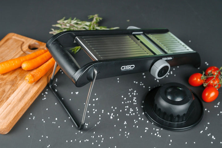 GSD Profi Mandoline mit integrierten Schneideinsätzen - Edelstahlmesser & Schneidfläche - pasoli GmbH
