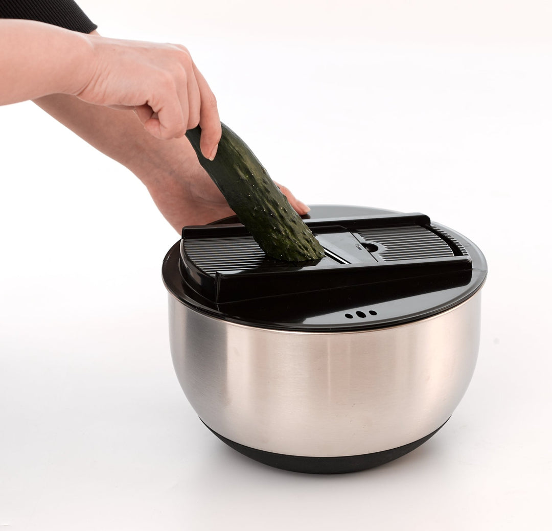 GSD Salatschleuder mit Stopfunktion aus Edelstahl mit integrierter Mandoline - pasoli GmbH