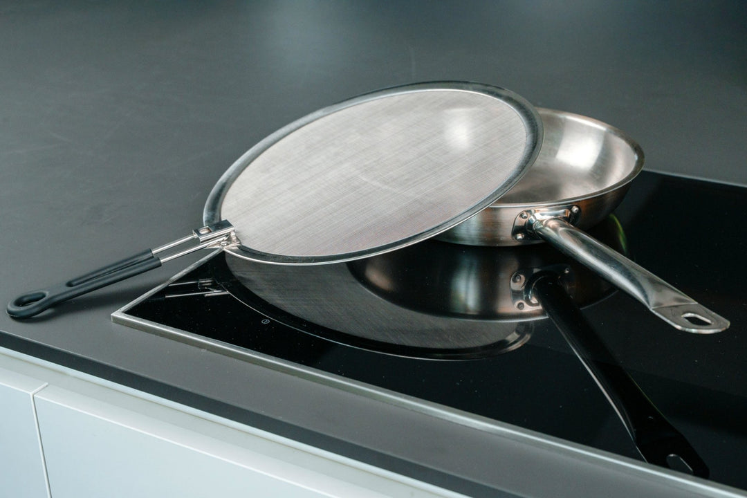 GSD Spritzschutz Edelstahl mit einklappbarem Griff - für Bratpfannen & Wok 30 cm - pasoli GmbH