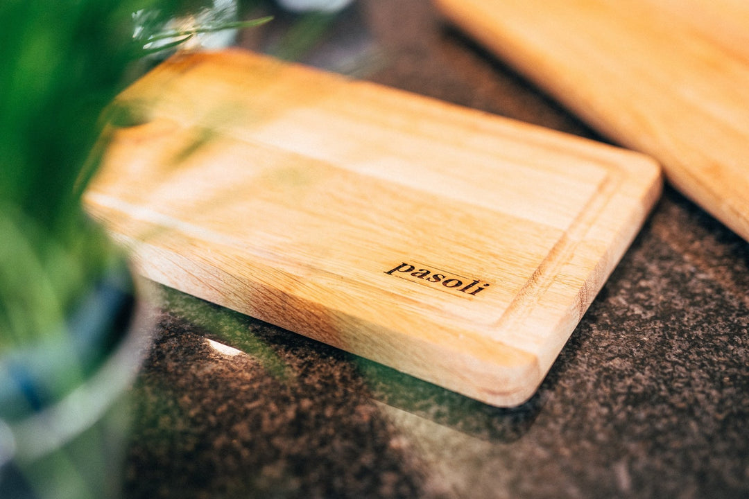 Our cutting board made of sturdy oak wood, 30x20x2cm - pasoli